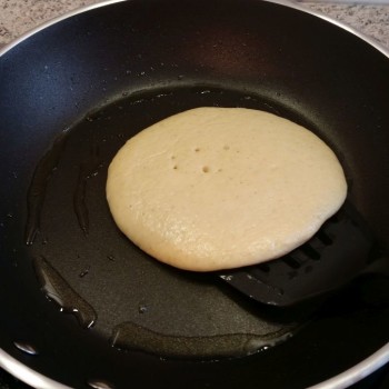 Mit einem Pfannenwender ....