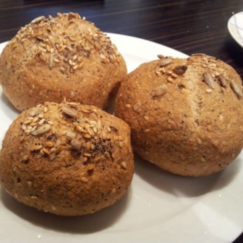 Und so sehen dann die fertigen Brötchen aus! Diese glutenfreien Eiweissbrötchen wurden mit der Backmischung 