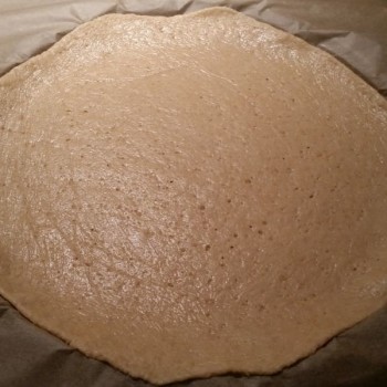 Den Teig mit einer Gabel mehrmals einstechen...