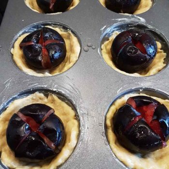 Pflaumenkuchen Zwetschgenkuchen lowcarb glutenfrei Zimteis Karamelleis zuckerfrei