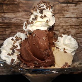 Karamel-Eis Karamell Nougat Nougateis Haselnusseis low-carb Eiscreme Protein-Eis Proteineis