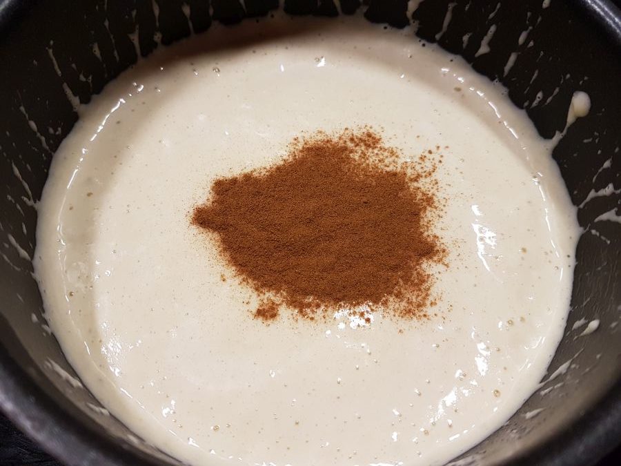 Rezept low-carb glutenfreie Germknödel Weihnachtsstollen Christstollen mit Zimt-Rum-Sauce