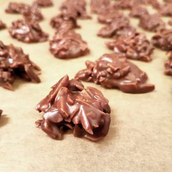 Low-Carb Schoko-Mandel-Berge Schoko-Crossies zuckerfrei keto paleo Weihnachtsgeschenk Selbstgemacht Rezept