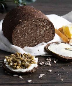 Kerniges Schwarzbrot low carb glutenfrei keto Backmischung