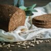 Kerniges Schwarzbrot low carb glutenfrei keto Backmischung