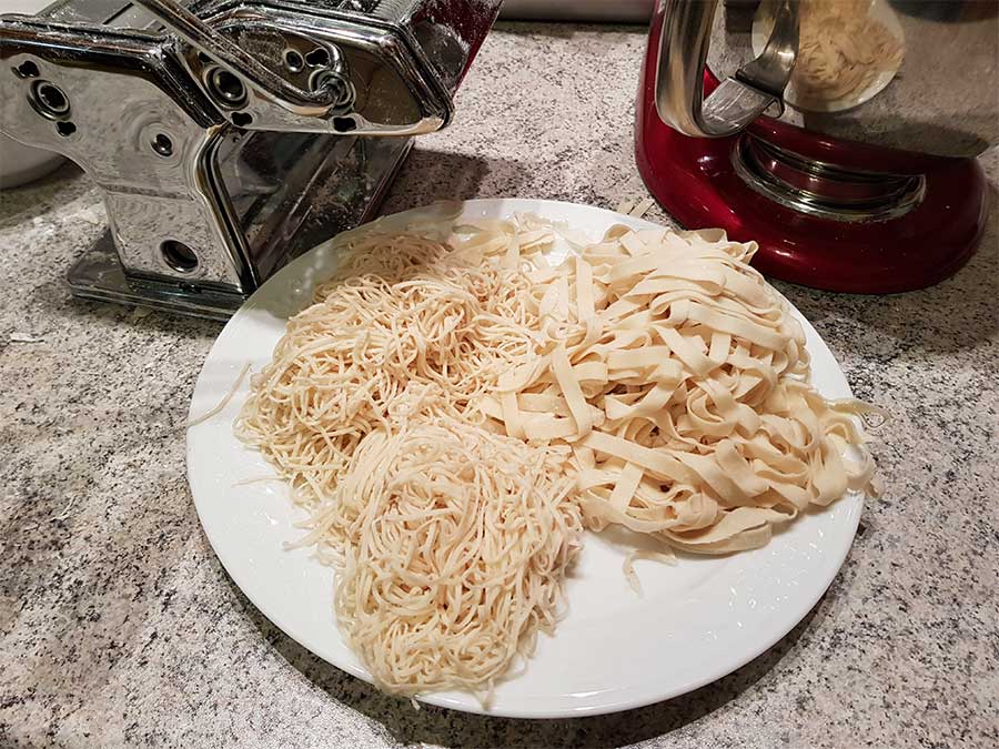 https://staging3.lowcarb-glutenfrei.com/anleitung-low-carb-pasta-selbermachen-per-hand-ohne-maschine-glutenfrei-rezept/