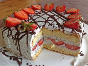 Rezept Erdbeertorte mit Mohn-Sahne-Creme lowcarb und glutenfrei