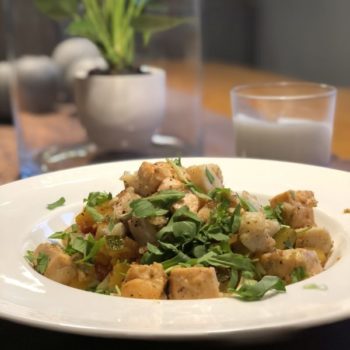 Lachs auf Nudeln mit Orangen-Gemüse-Sugo