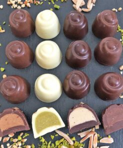 Choketo Low Carb & Keto Pralinés BUNTER MIX Großpackung mit 12 gefüllten, handgemachten Pralinen - Schokolade & Füllungen ohne Zuckerzusatz – xylitfrei