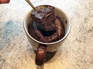 Rezept Tassenkuchen-low-carb-glutenfrei-Brownie-Mug-Cake-zuckerfrei-Schokokuchen