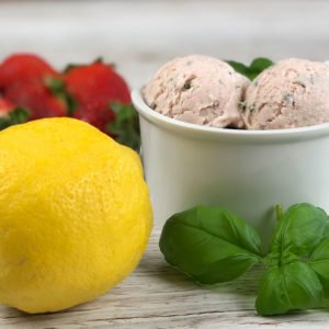 Rezept Erdbeer-Zitrone-Basilikum-Eis low carb zuckerfrei