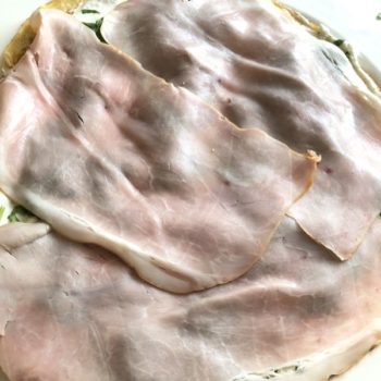 Rezept Herzhaft gefüllte Pfannkuchen-Röllchen mit Joghurt-Dip lowcarb glutenfrei