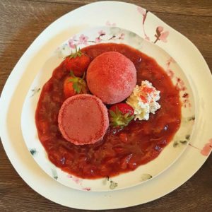 Rezept Mascarpone Erdbeer Knödel mit mit rosa Peffer-Erdbeer-Zitronensauce lowcarb glutenfrei