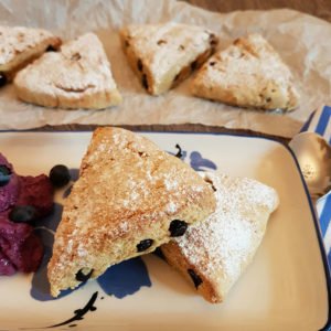Rezept Heidelbeer Zitronen Scones mit Heidelbeerfrischkäse lowcarb glutenfrei keto