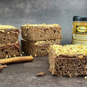 Rezept Gewürzkuchen mit Pflaumencreme und Schokoganache lowcarb