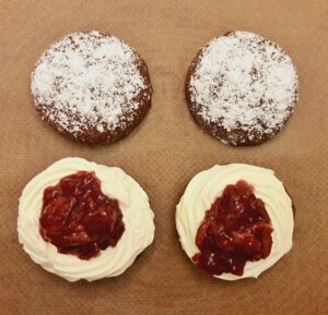 Rezept Schwarzwälder Kirsch Backrohrkrapfen lowcarb glutenfrei keto