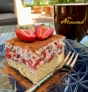 Rezept Erdbeer Stracciatella Schnitte lowcarb keto glutenfrei