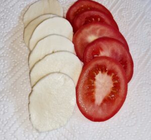 Rezept Tomaten Mozzarella Burger mit Tomaten Brioche Bun low-carb keto glutenfrei