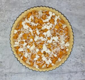 Für Kürbisfreunde ein Highlight. Quiche mit Kürbis, Saurer Sahne und Feta. Pro Stück nur 3g Kohlenhydrate.